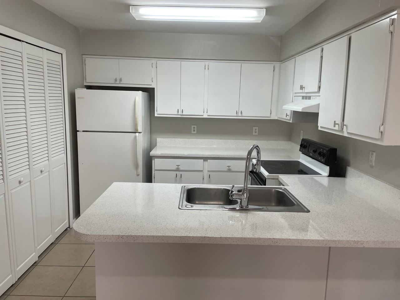 821 Ne 8th St #D - Photo 2 of 17