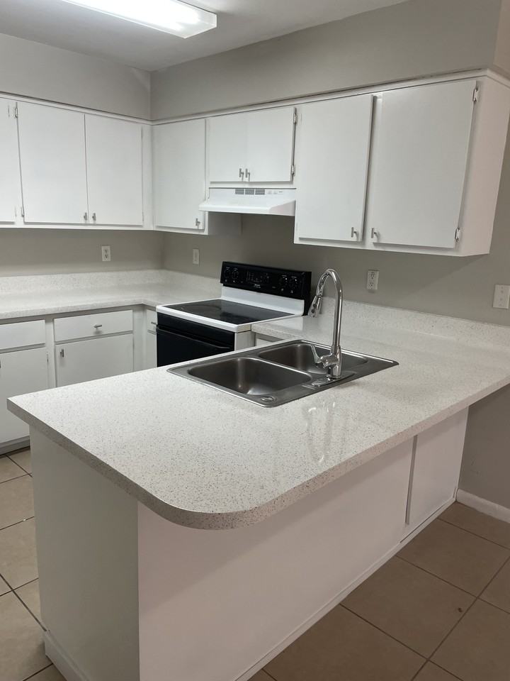 821 Ne 8th St #D - Photo 3 of 17