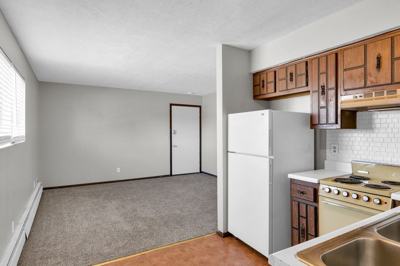 205 W. Shelbourne Drive - Photo 2 of 11