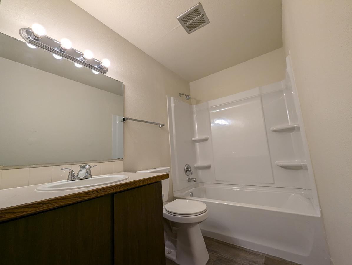 69 Jadwin Ave - Photo 3 of 6