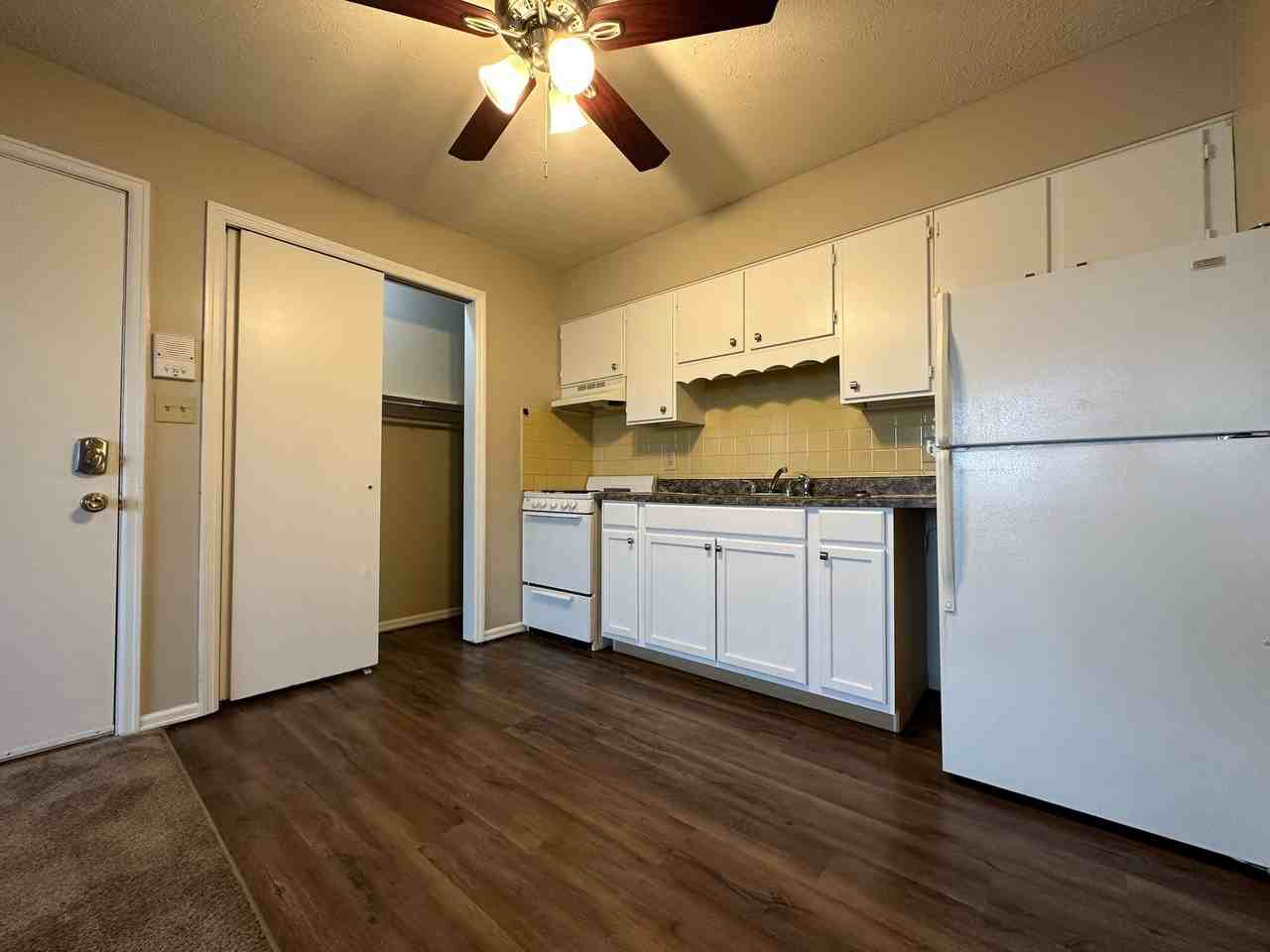 601 Bradley Dr - Photo 5 of 12