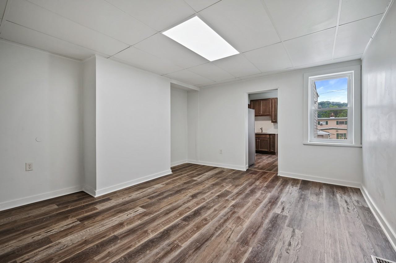 5158 Gloster St #1 - Photo 5 of 32