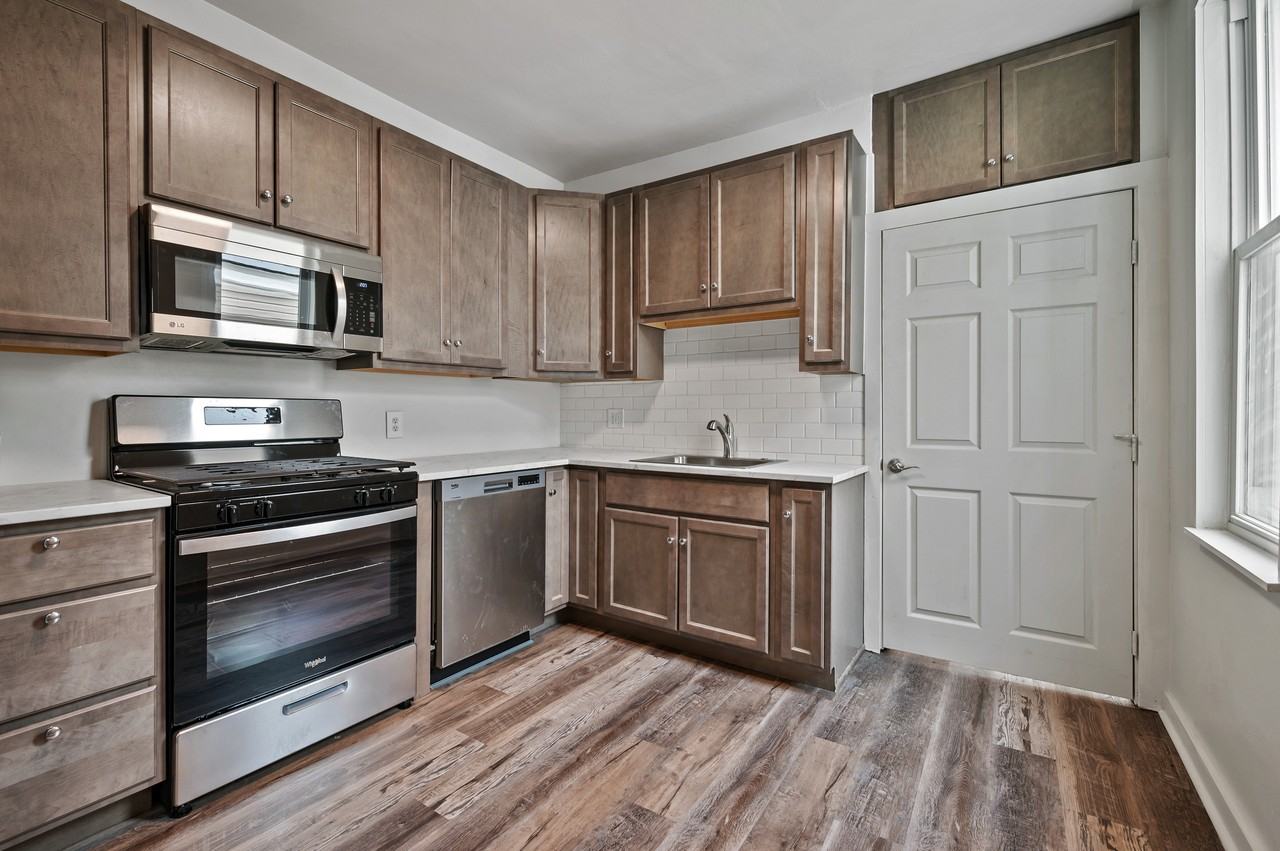 5158 Gloster St #1 - Photo 7 of 32