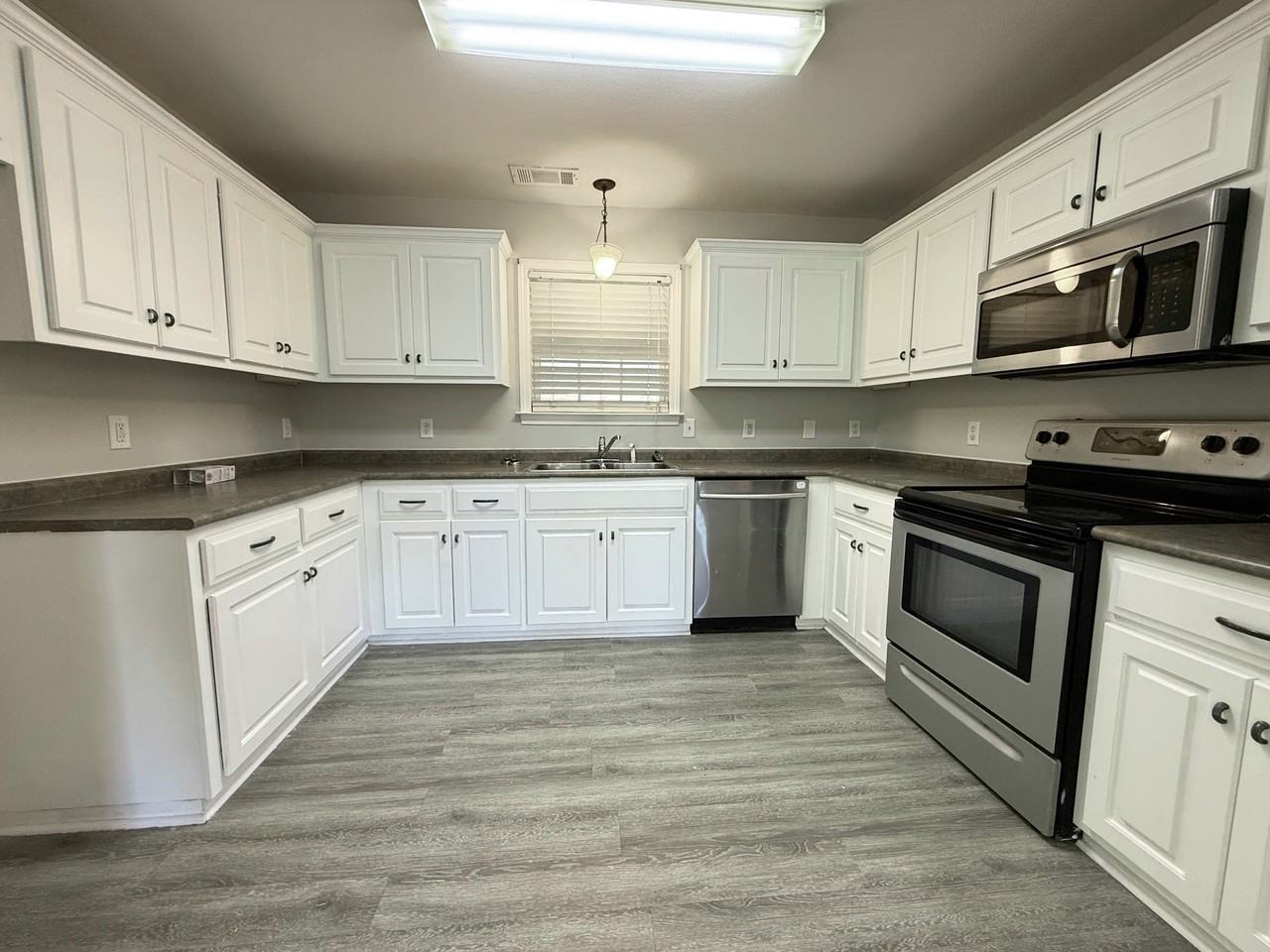 1003 Moss Creek Cir #1 - Photo 5 of 16