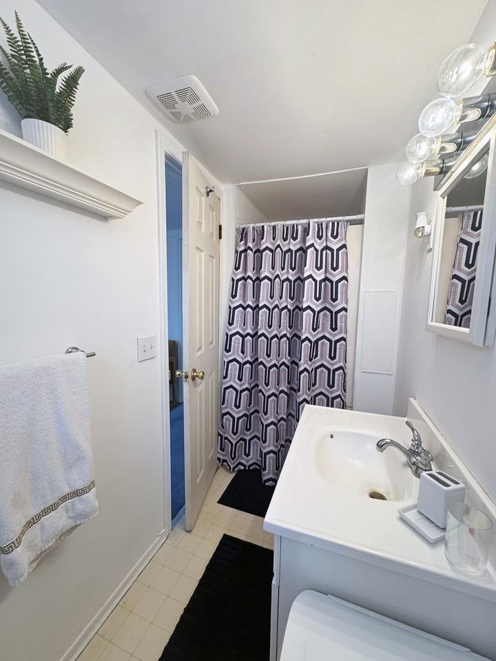 7226 Lakeview Dr #2 - Photo 7 of 12