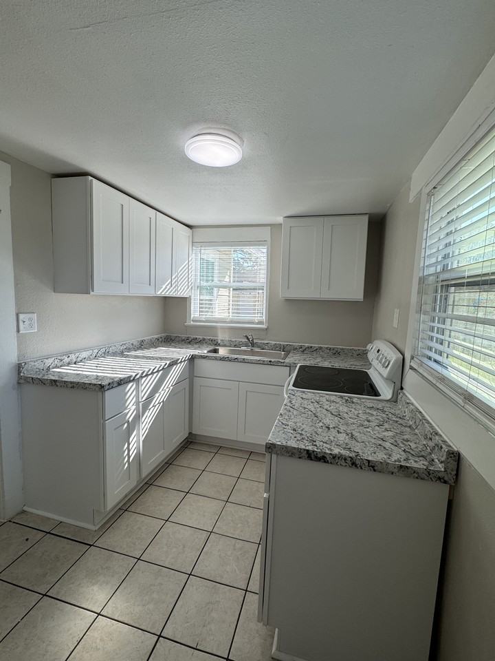 4262 Greenwood Avenue-Back #4262 - Photo 3 of 10