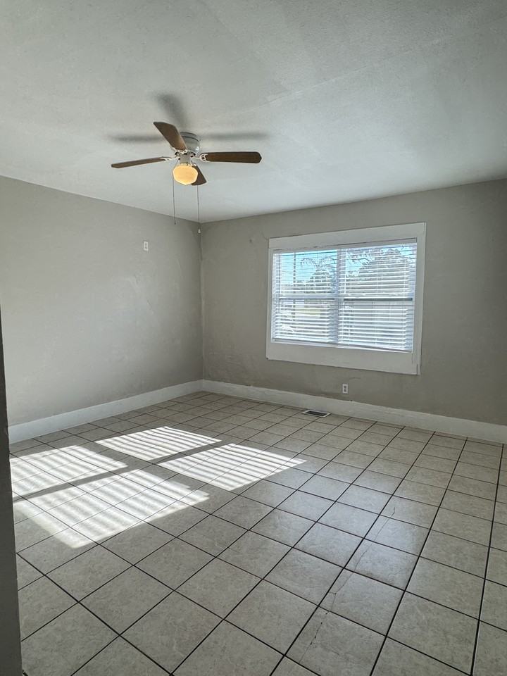 4262 Greenwood Avenue-Back #4262 - Photo 4 of 10