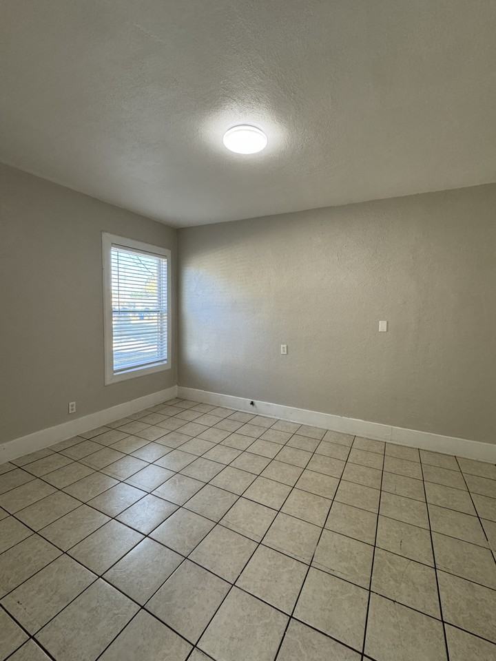 4262 Greenwood Avenue-Back #4262 - Photo 5 of 10