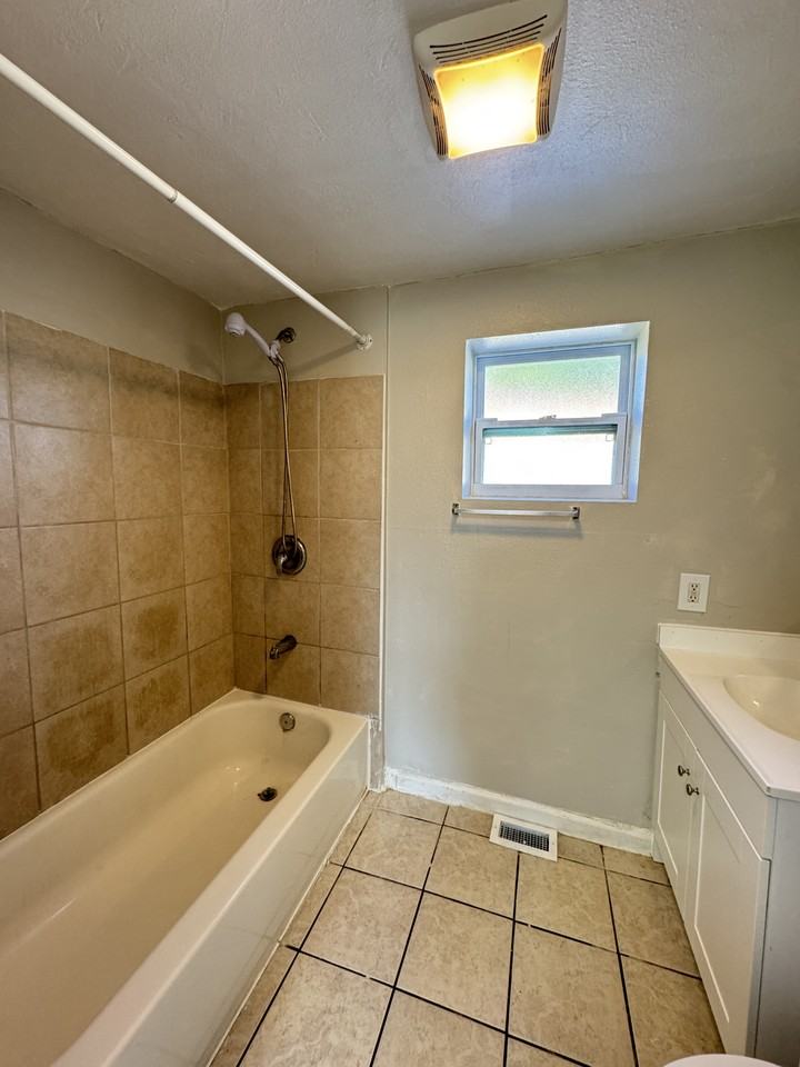 4262 Greenwood Avenue-Back #4262 - Photo 7 of 10
