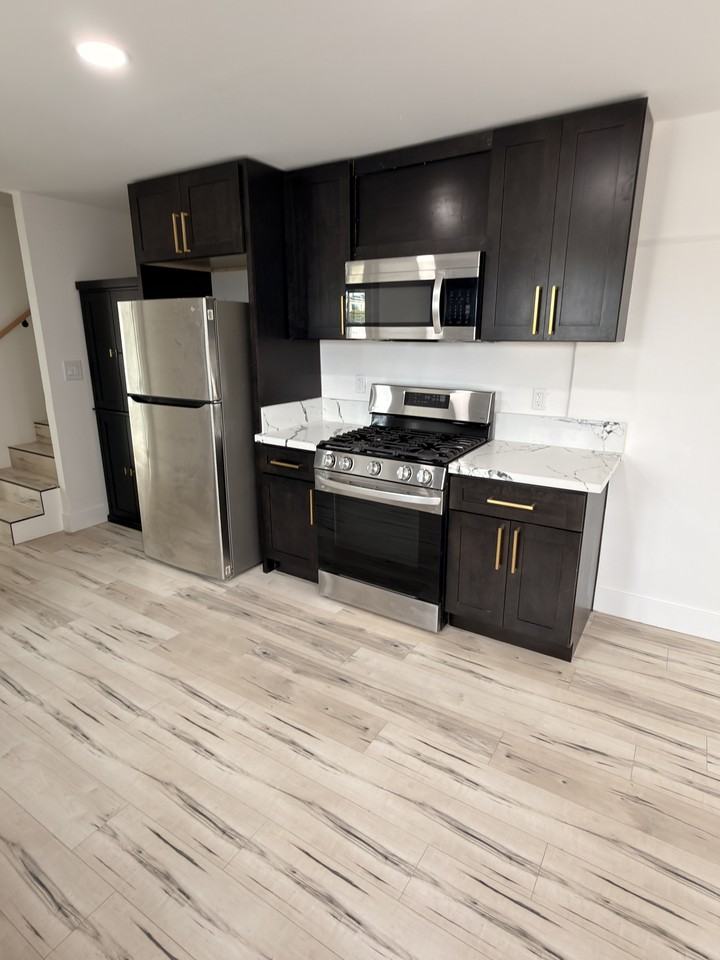 5536 Encina Drive - 5536 1/2 #5536-1-2 - Photo 2 of 12