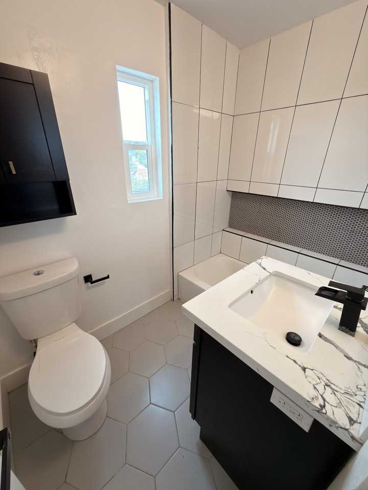 5536 Encina Drive - 5536 1/2 #5536-1-2 - Photo 6 of 12