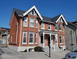 featured image of 262 Wellington St #5