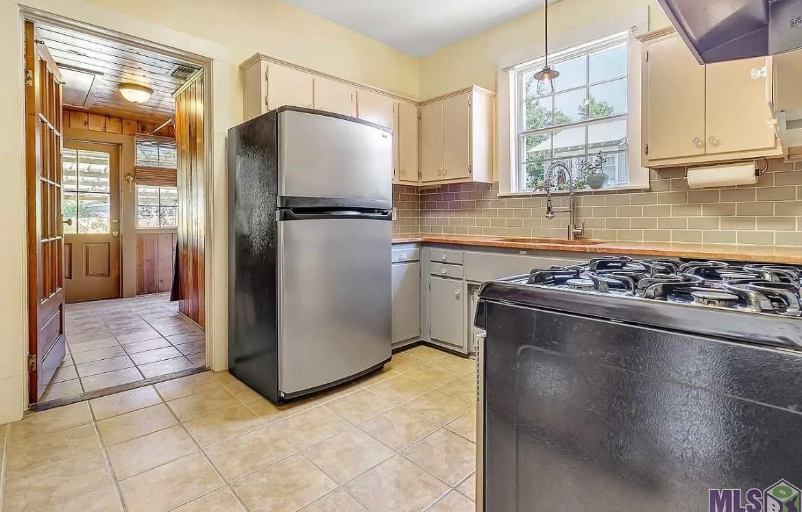 612 Arlington Ave #1 - Photo 4 of 10