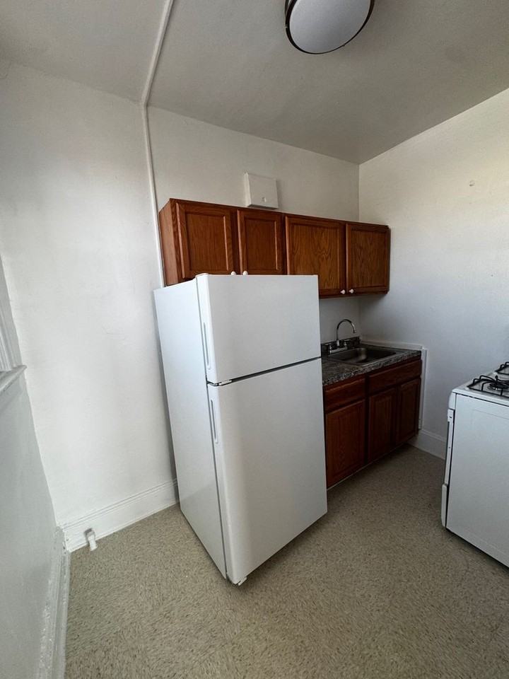 3100 WARDER ST NW - Photo 6 of 8