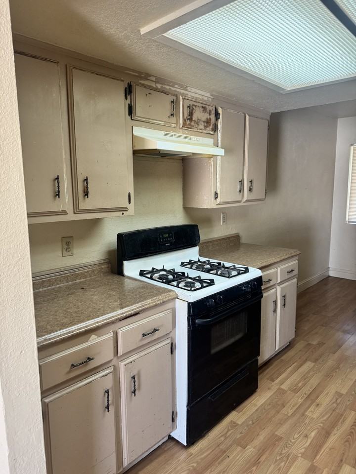 2328 Gurley St #B - Photo 7 of 16