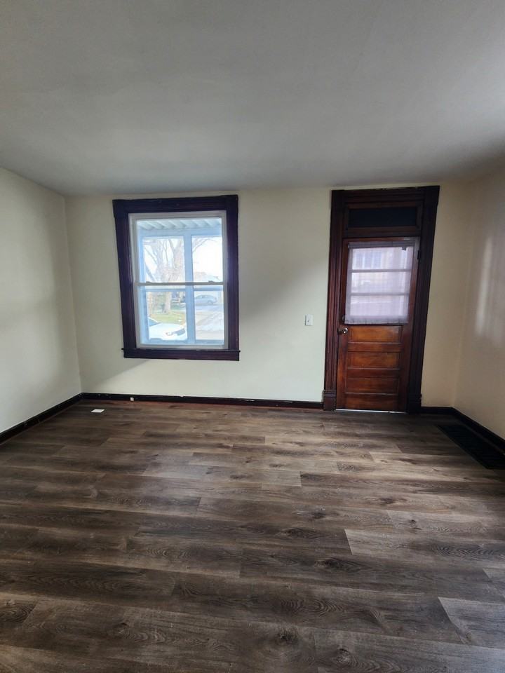 2259 Schroeder St #1 - Photo 5 of 22