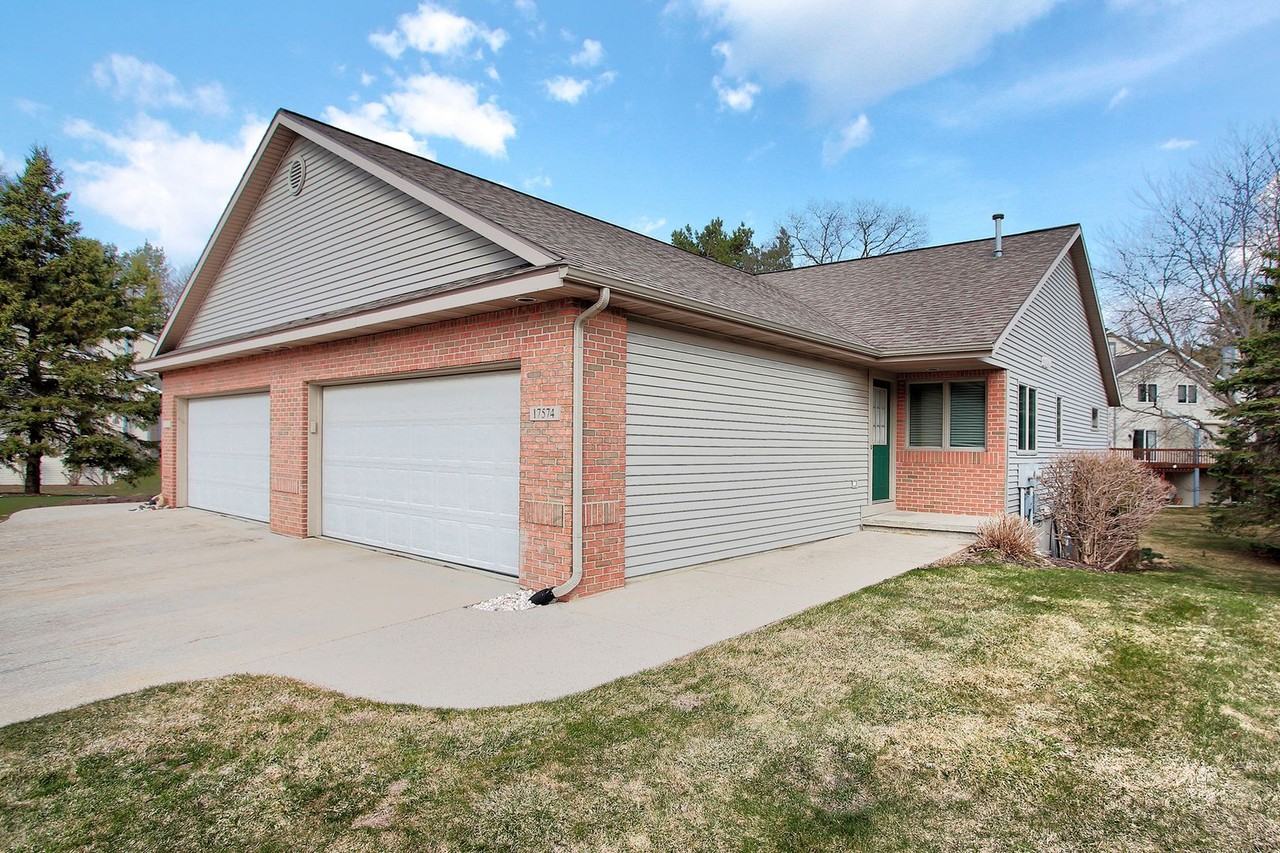 17574 Park Place Cir - Photo 2 of 32