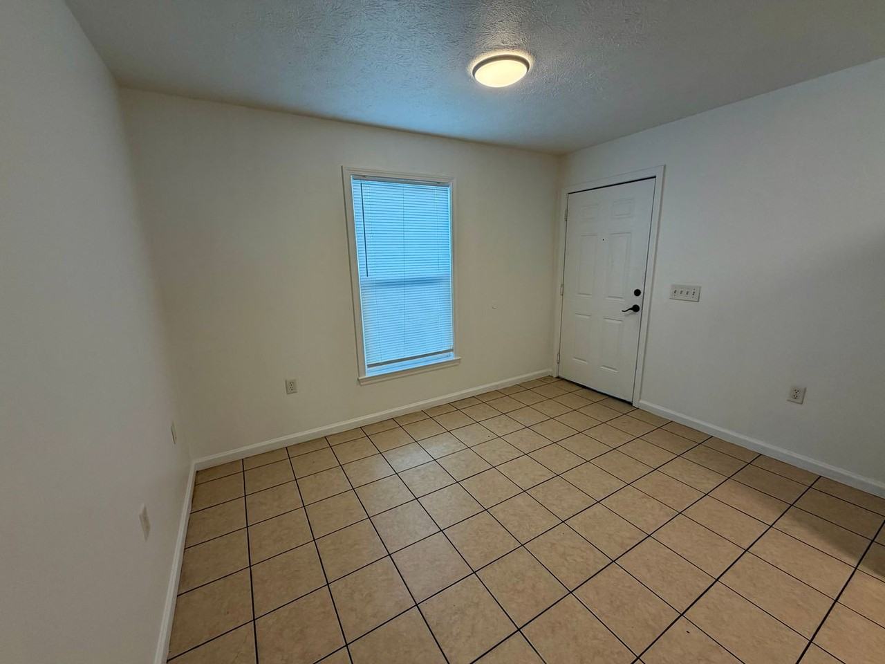 9119 Laird St - Photo 4 of 15