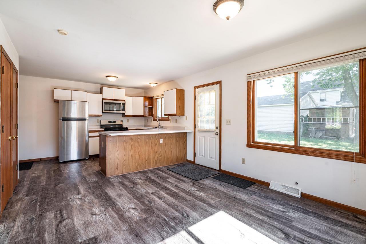 West Allis Townhouse - Photo 3 of 10