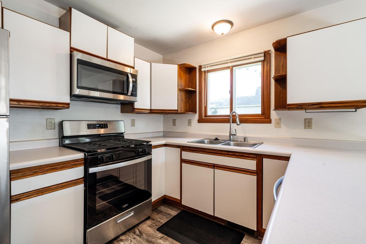 West Allis Townhouse - Photo 4 of 10