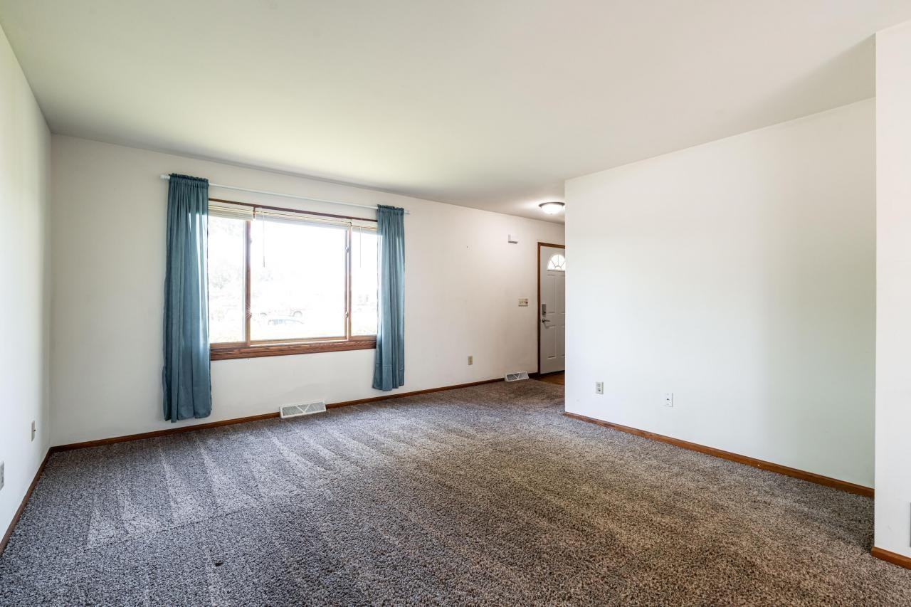 West Allis Townhouse - Photo 7 of 10