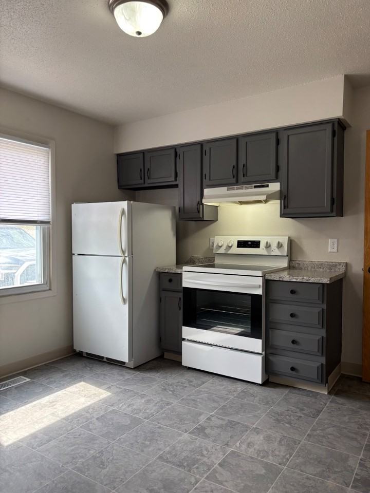 935 Herold Ave - Photo 2 of 11