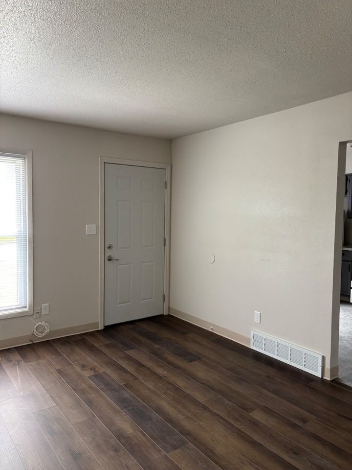 935 Herold Ave - Photo 5 of 11