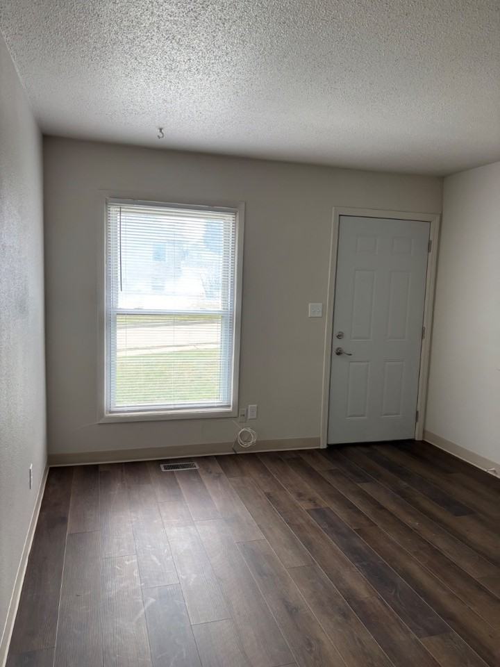 935 Herold Ave - Photo 6 of 11