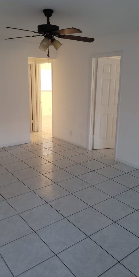 1021 S G St #D - Photo 3 of 15