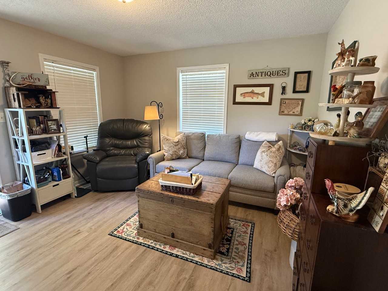 108 Berry St - Photo 4 of 10