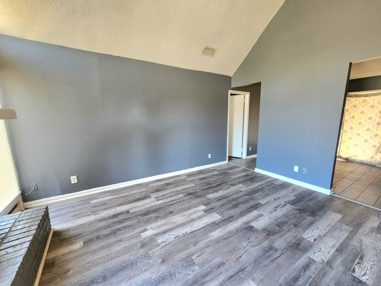 6061 Briarhurst Dr #32 - Photo 2 of 10