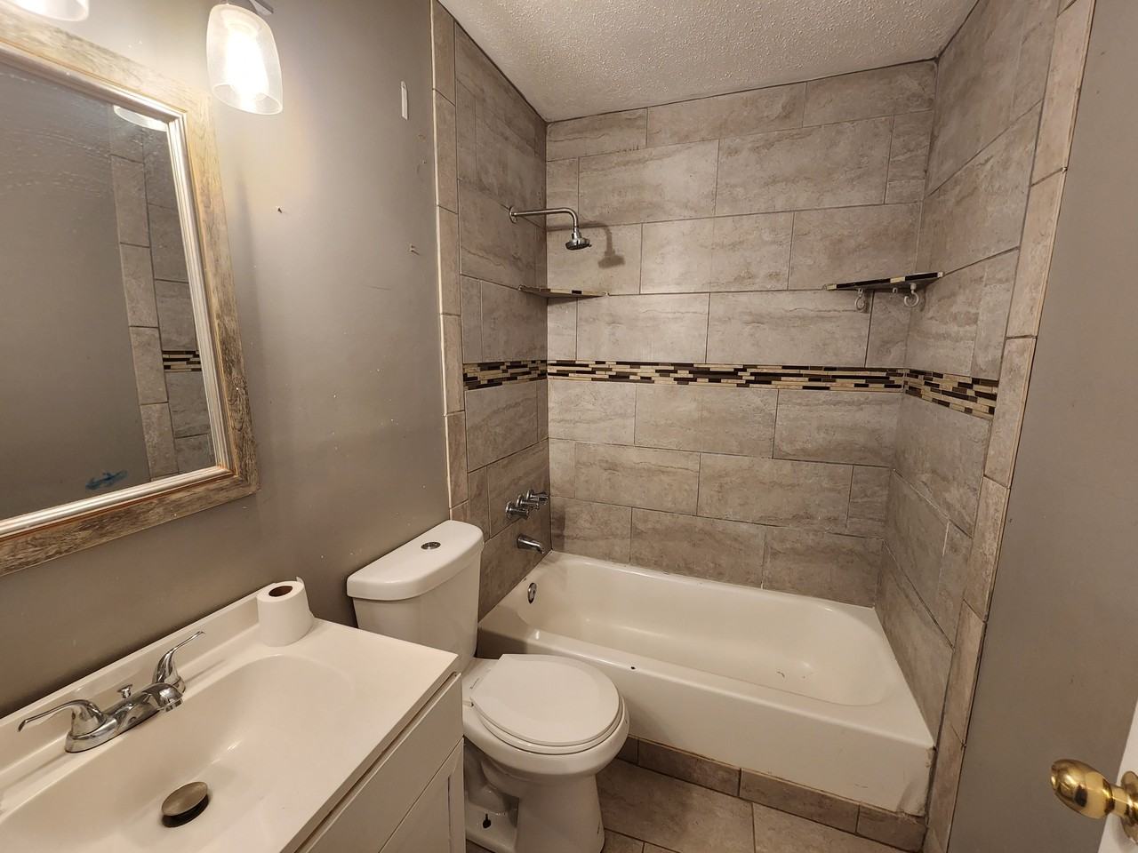 6061 Briarhurst Dr #32 - Photo 7 of 10