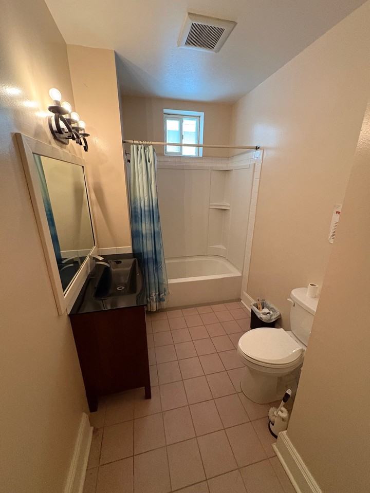 1037 Southgate St #5 - Photo 7 of 10