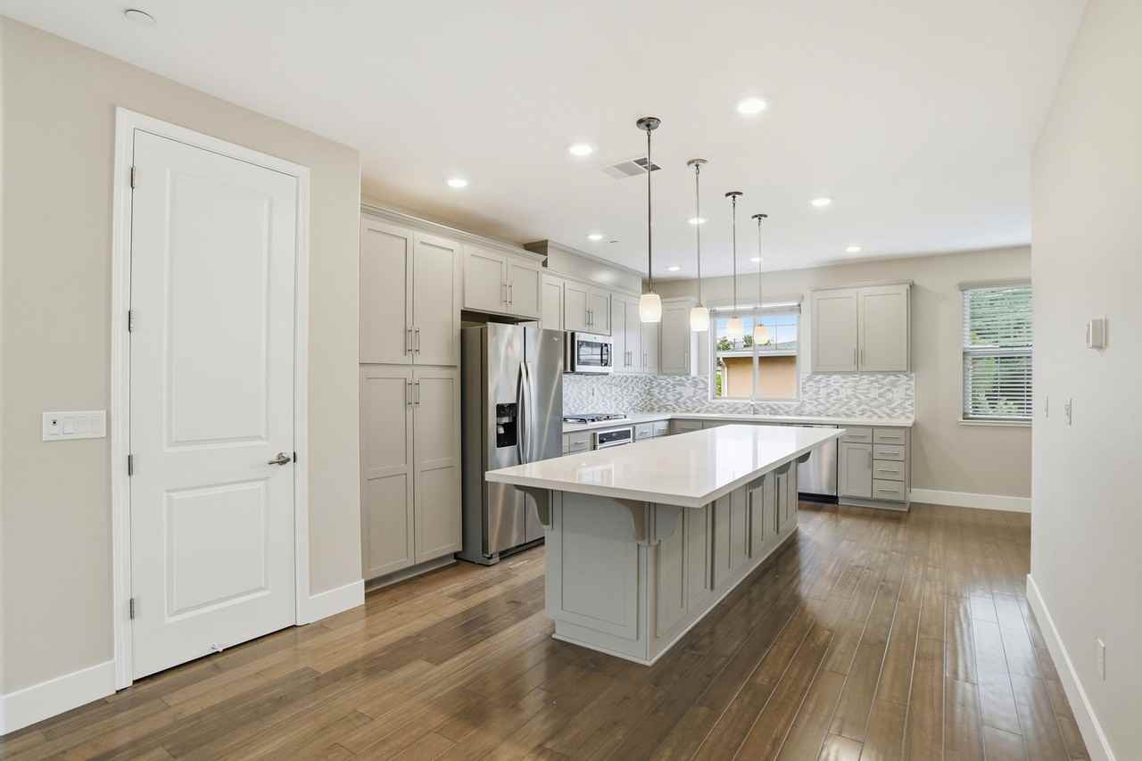 621 Cinnamon Cir #1 - Photo 5 of 41