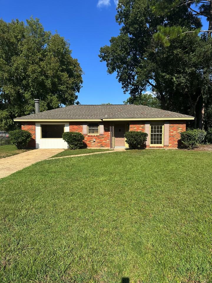 113 Lori StreetPrattville #8 - Photo 3 of 37