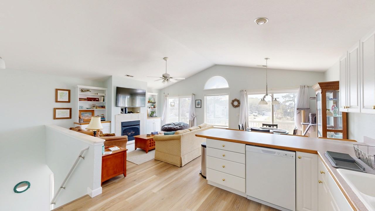 123 Harbour View Dr #1 - Photo 2 of 20