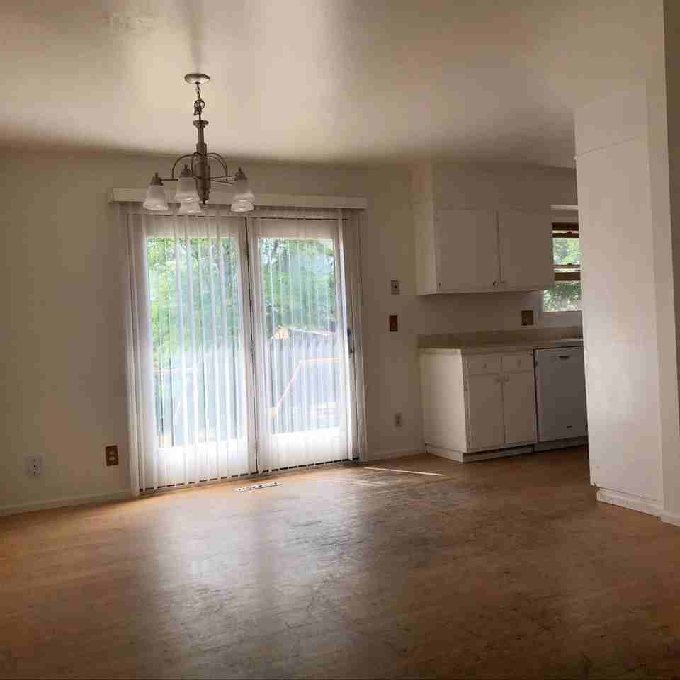 1033 Cypress Dr #1 - Photo 5 of 17