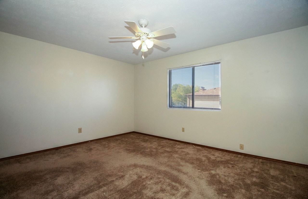 2406 Rainbow Ave - Photo 7 of 15