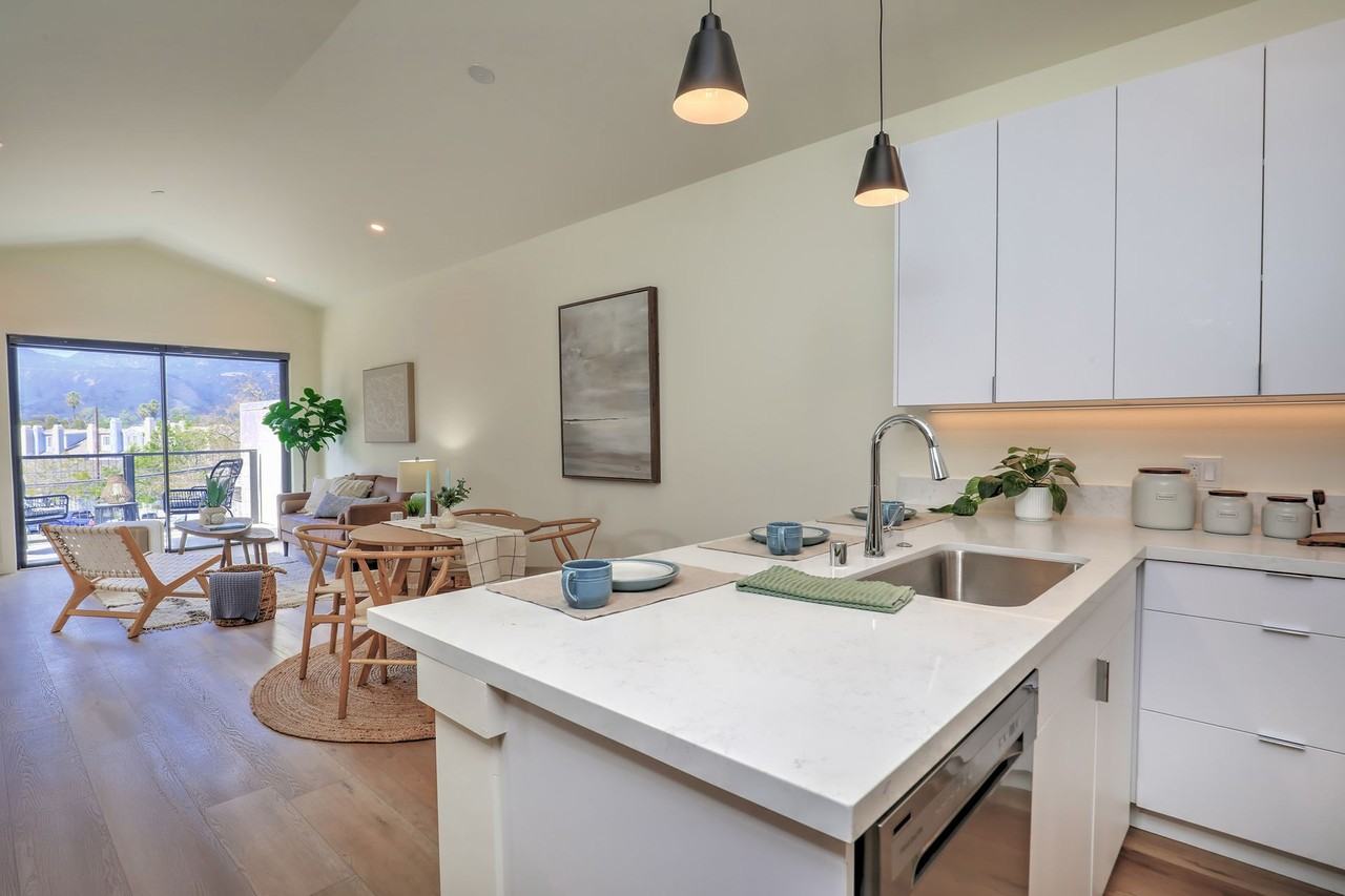 4745 Carpinteria Avenue - Photo 4 of 26