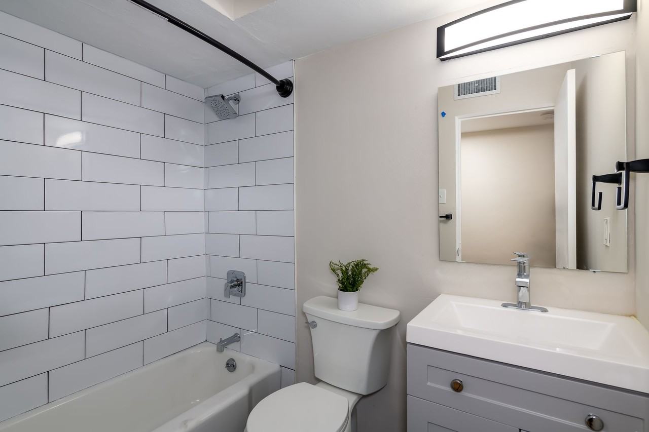 Lindenwood Heights - Photo 6 of 32