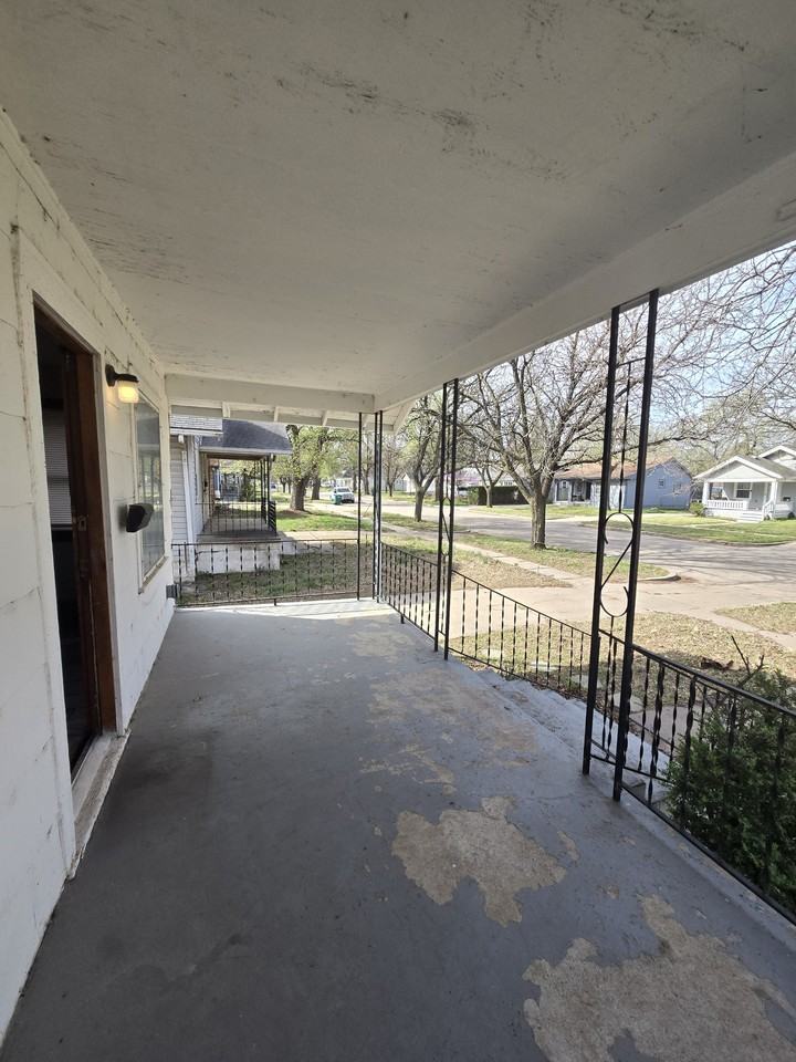 526 N Martinson St #1 - Photo 3 of 29