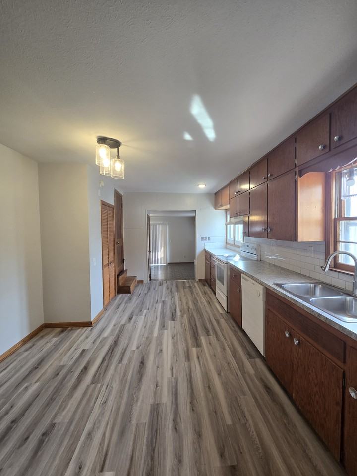 526 N Martinson St #1 - Photo 7 of 29