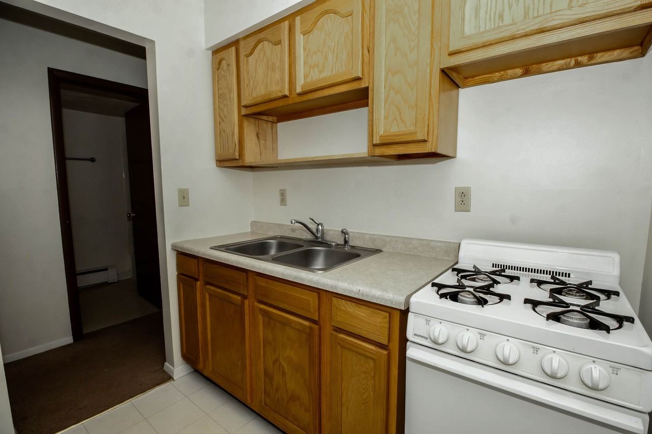 215 Lindell Dr - Photo 6 of 13