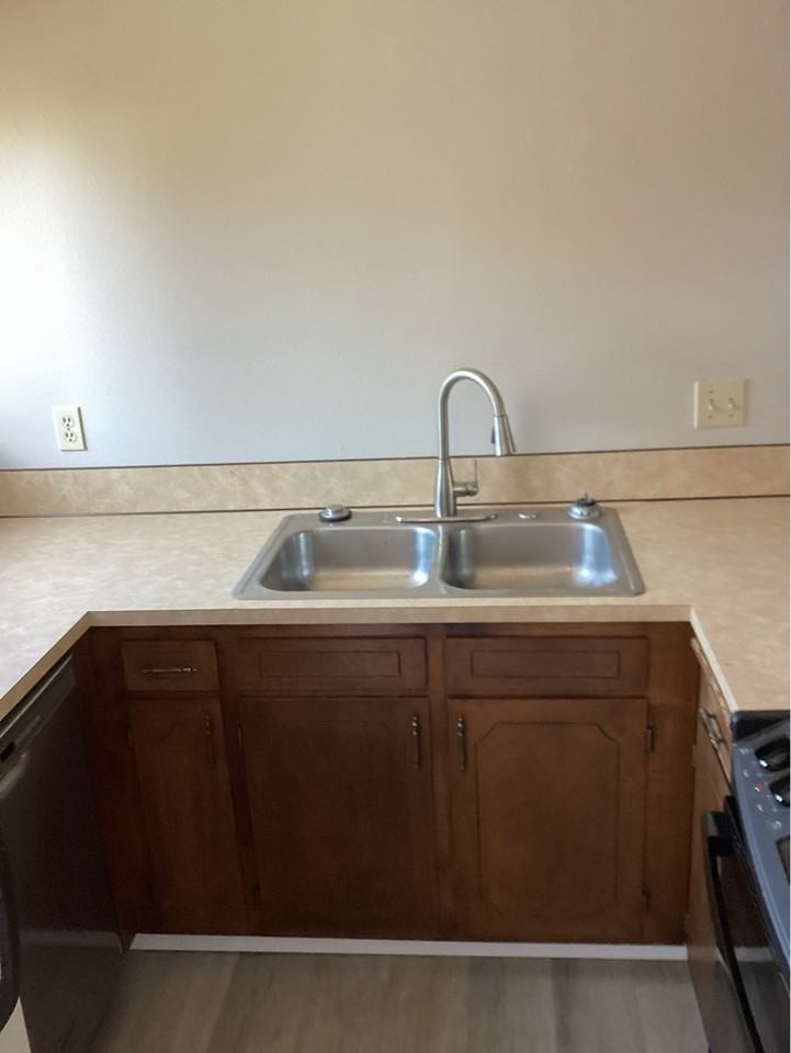 1112 Southwest Hurbert Street - 3Unit 3 #3 - Photo 4 of 35