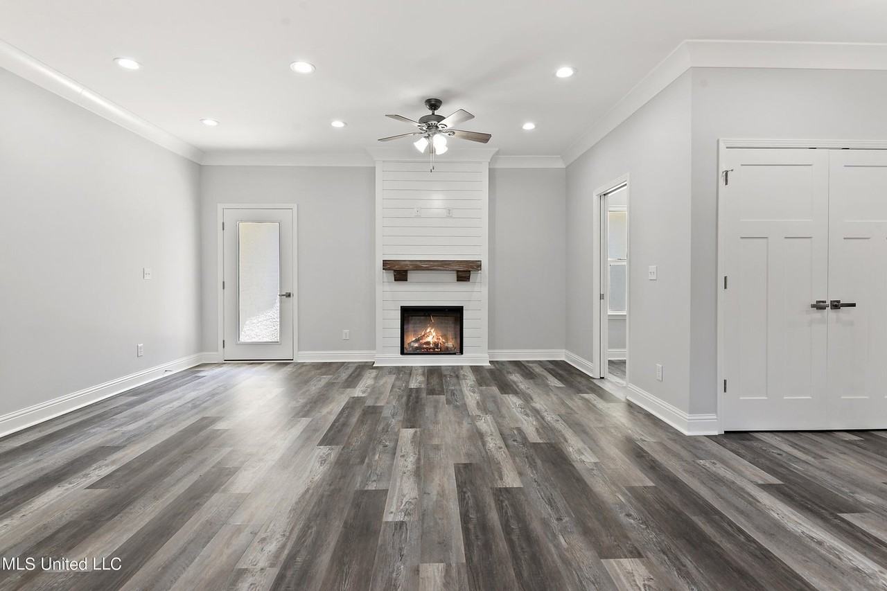 9493 W Palm Ln #1 - Photo 2 of 12