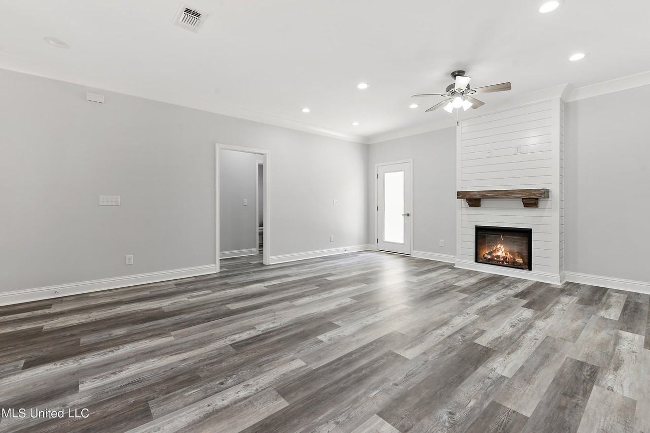 9493 W Palm Ln #1 - Photo 3 of 12