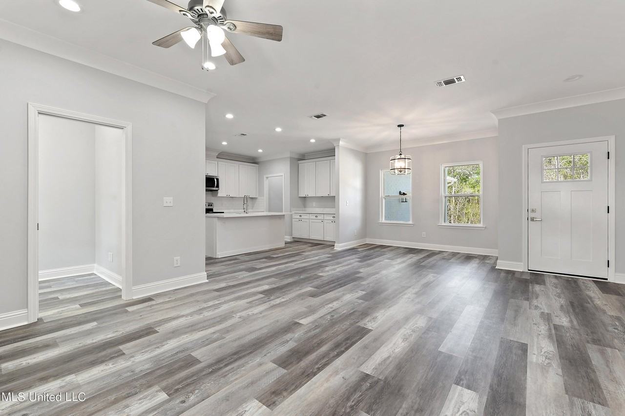 9493 W Palm Ln #1 - Photo 4 of 12