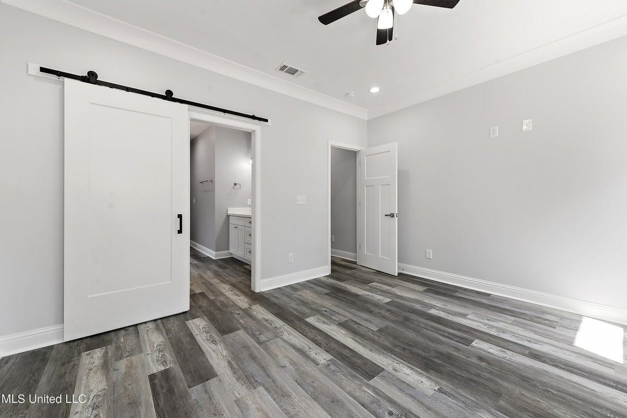 9493 W Palm Ln #1 - Photo 7 of 12