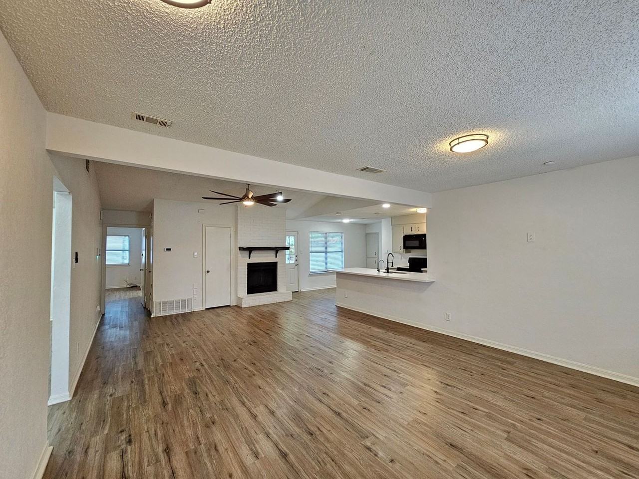 1802 Big Bend Dr - Photo 3 of 22