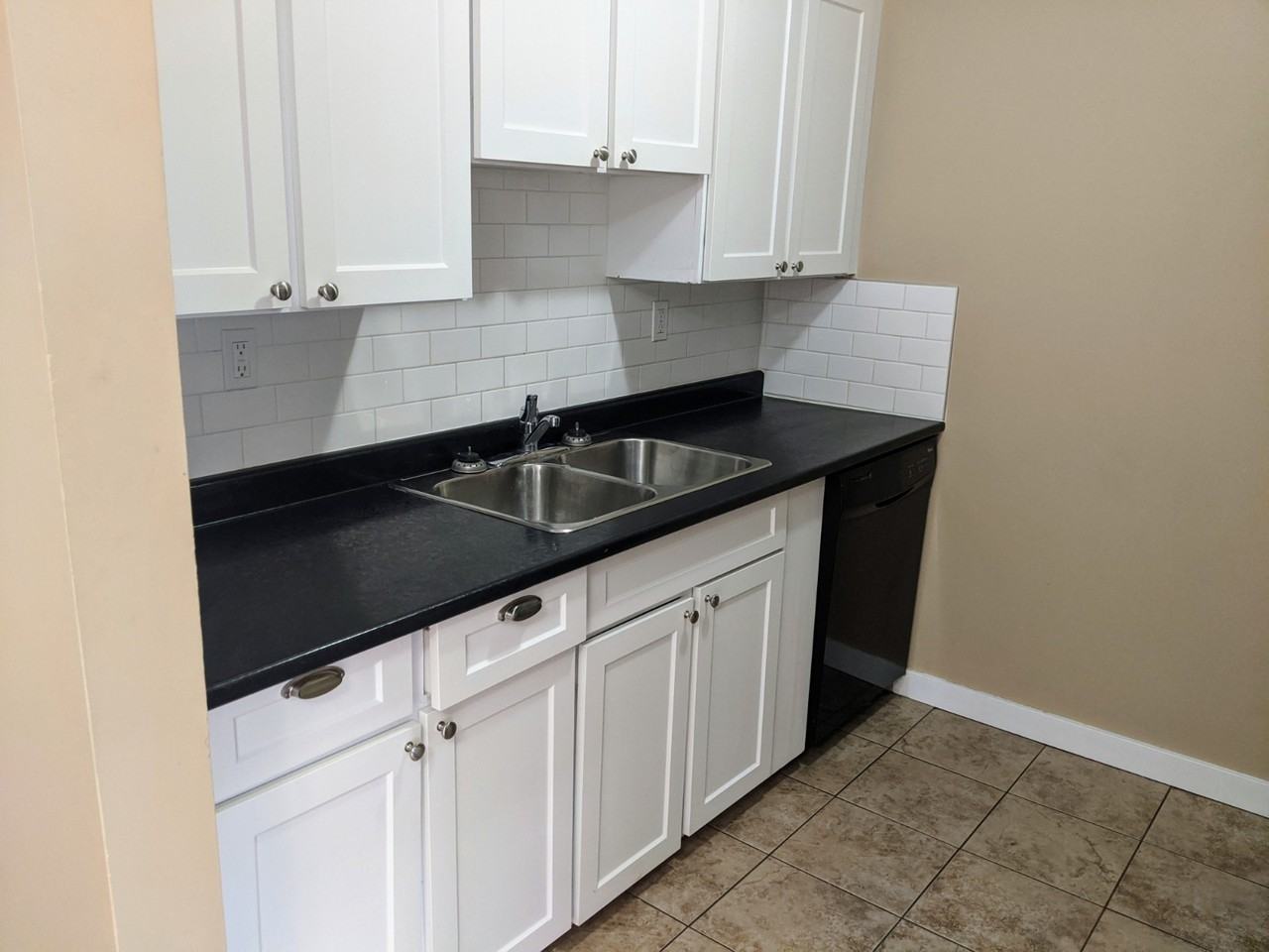 1716 Willowbrook Cres #220 - Photo 2 of 18